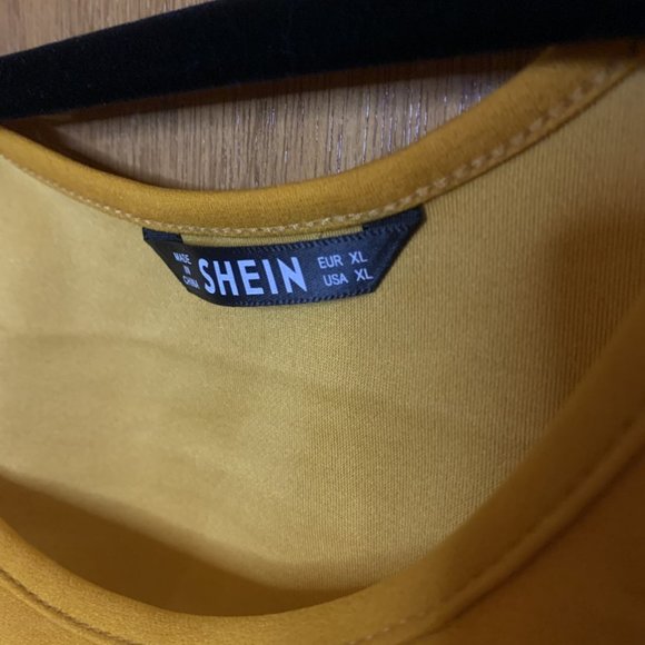 SHEIN Cutout Front Crop Tank Top - Picture 3 of 7